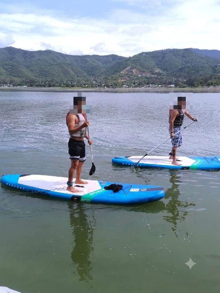 Paddle boarding en el lago